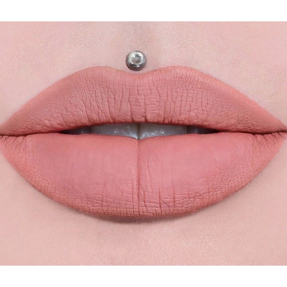 Jeffree Star Velour Liquid Lipstick in the Hot Pink box.  Birthday Suit